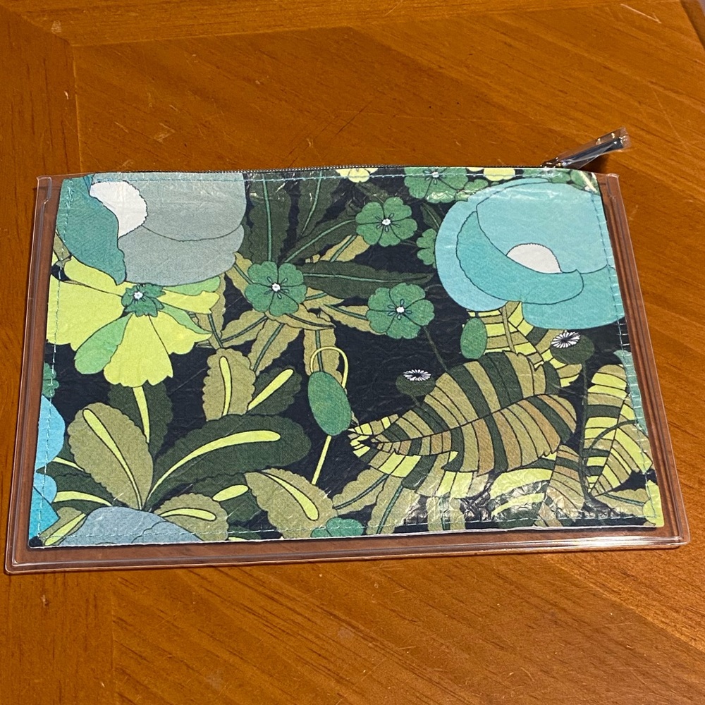 2 Marc Jacobs Cosmetics Bags - Picture 7 of 9